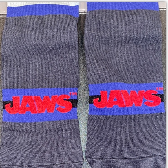 Jaws Crew Socks 1 Pair Men’s 6-13 Blue Gray Red Spielberg Film Shark Horror NEW! - Picture 6 of 6